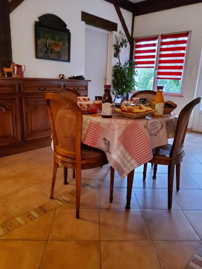 Chez Jollyjune, A Moins D'Une Heure Du Mont Saint Michel Champeaux Экстерьер фото